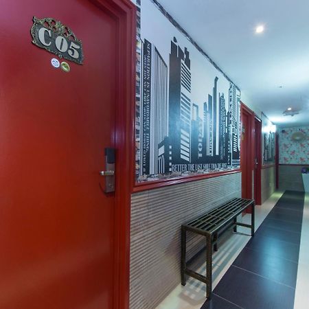 Oyo 604 Hotel Est Equine Park Сері-Кембанган Екстер'єр фото