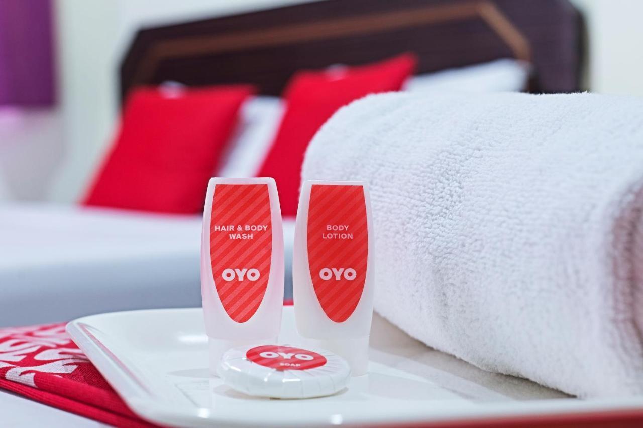 Oyo 604 Hotel Est Equine Park Сері-Кембанган Екстер'єр фото
